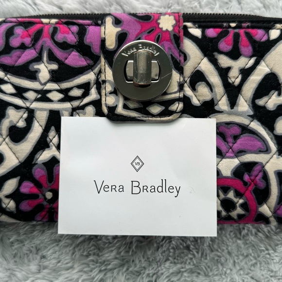 EUC Vera Bradley Turn key wallet/wristlet - Picture 11 of 12